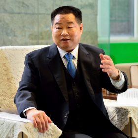 天山集團董事局主席吳振山：企業發展要堅守三個“第一位”