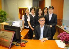 “網紅公租房”申請擠爆受理窗口,一周收百余份材料,還好有他們 “網紅公租房”申請擠爆受理窗口,一周收百余份材料,還好有他們