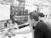 “經轉商”謠言升級居民徹夜排隊辦業務 官方辟謠