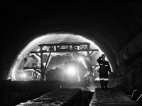 京張高鐵首條隧道全線貫通 計劃2019年實現通車 京張高鐵首條隧道全線貫通 計劃2019年實現通車