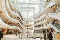 購物在上海 | 拼在陸家嘴、混在靜安寺，站在鄙視鏈頂端的這個商圈明年還有啥大動作