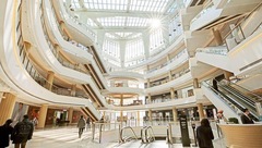 購物在上海 | 拼在陸家嘴、混在靜安寺，站在鄙視鏈頂端的這個商圈明年還有啥大動作