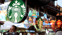 總部名稱變更，下屬600家門店證照重辦要一年？黃浦為這家企業開通綠色通道