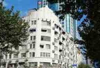 街道調研發現，居民在歷史建筑上搭了10年的違章“灶披間”，結果……