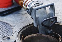 市中心一商品房小區中央廣場下，竟然有個巨型“化糞池”……