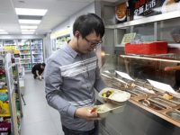 新政出臺 申城便利店首份“熱餐”中午出爐