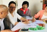 “你來啦！我一直在等你！”老人搬出三大本族譜講述百年鄉賢文化