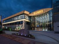 滬上一票難求的話劇《原野》，為啥把今年的演出地放在了張江？