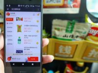 出租車前排座椅背后開起“便利店”，今天被緊急叫停，究竟哪里有問題？