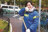 這個上海女人手握掃把13年，把一份“苦差事”干到精,她的“工作手勢”很有上海范兒