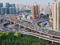 駛錯車道被罰駕駛員起訴上海交警兩次判決不一：天目路圓盤是環形交叉路還是環島？