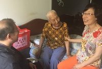 首個高溫橙色預警日，虹口近萬份清涼禮包送老人