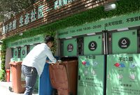 上海小區垃圾分類如何走出“別人要我分”“不盯就不分”？