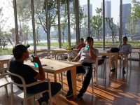 浦東濱江“望江驛”每公里一座，配備自動體外除顫器