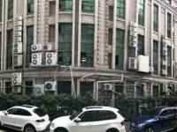 商鋪樓69臺空調外機直面徐匯一居民樓，噪聲油煙令附近居民叫苦不迭