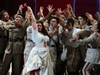 《卡門》開幕，上海歌劇院“點燃”薩雷馬歌劇節，演職人員拼了！愛沙尼亞觀眾醉了！