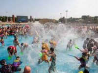 暑期水上樂園、海灘、漂流哪家強？這些爆款親水景點里總有適合你的那一款