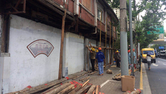 黃浦靜安重點排查店招店牌、戶外廣告、玻璃幕墻存在的安全隱患，全力做好防臺防汛工作