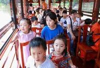 在“水上秘境”換個視角看野生動物：河馬在水里嚼西瓜的吃相竟然這么有趣