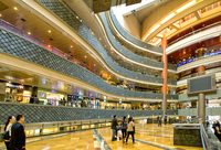 “垂直的商業街”“吸睛”又“吸金”，但過度競爭、同質競爭，各類經營人才缺乏成軟肋