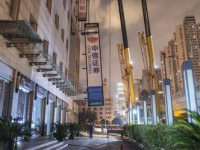 夜探“空中墜物安全隱患整治”現場 夜探“空中墜物安全隱患整治”現場