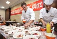 社區食堂聘請五星級酒店名廚當顧問還掌勺,居民和白領能吃到金槍魚鮮壽司和法國青豆 社區食堂聘請五星級酒店名廚當顧問還掌勺,居民和白領能吃到金槍魚鮮壽司和法國青豆