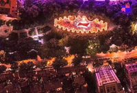 魔都上空驚現一艘“巨型豪華游輪”，徜徉夜色，感受永不落幕的璀璨