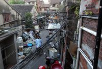 靜安區115地塊舊改居民今搬家，告別“樓上人家痰盂罐打翻滴在樓下人家床頭”的日子