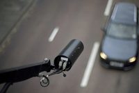 上海試點電子警察抓拍“連續變換兩條車道”，已查處1200余起分別罰款200元