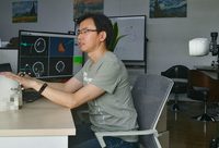 北大“機器魚”游上海灘，今年工博會比往年早一個多月，高校展區又要沖金奪銀