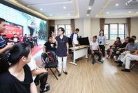 上海虹口區兩棟六層老樓加裝電梯項目開工,現場還發布了老房裝電梯新“秘笈” 上海虹口區兩棟六層老樓加裝電梯項目開工,現場還發布了老房裝電梯新“秘笈”