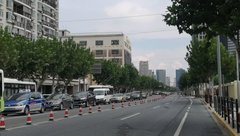 長陽路東長治路沿線1.85公里架空線入地,徹底改變“蜘蛛網”盤踞 長陽路東長治路沿線1.85公里架空線入地,徹底改變“蜘蛛網”盤踞