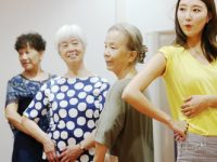 上海“夕陽模特”培訓:創業的韓國老師說,這個行業能火! 上海“夕陽模特”培訓:創業的韓國老師說,這個行業能火!