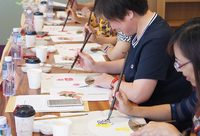 這些白領為何一到中午，會到人家公司的江景房吃飯看書？