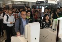 早高峰近九成旅客嘗鮮全自助流程,全新啟用的虹橋機場1號航站樓被贊驚訝、新穎! 早高峰近九成旅客嘗鮮全自助流程,全新啟用的虹橋機場1號航站樓被贊驚訝、新穎!