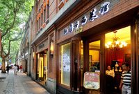 到紅房子西菜館聽羅宋湯的前世今生，到三山會館看上海最早的公交月票