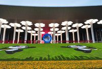 夜探“四葉草”：1800多個展臺今天將全部搭建完成