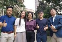 這個全新小區的第一屆業委會，7位成員都是年輕的“空中飛人”