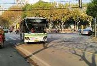 887路公交車開進彩虹灣，困擾上海中心城區最大保障房基地居民的出行難題緩解