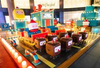 距離元旦還有20多天， 南京路、淮海路商圈的夜晚更“亮”了