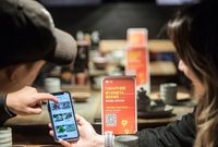 今年“雙12”線下沒有排長隊,因為便宜貨和生意經都在這里…… 今年“雙12”線下沒有排長隊,因為便宜貨和生意經都在這里……