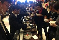 上海地產大米應考忙,這次除了市民品鑒專家打分外,還有食味儀 上海地產大米應考忙,這次除了市民品鑒專家打分外,還有食味儀