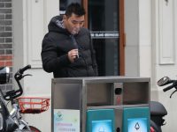 記者調查：上海公共場所只有“干垃圾箱+可回收物箱”組合，那吃剩的食物扔哪里？