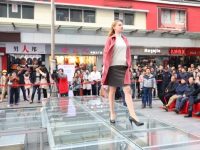 七浦路搭起時裝秀T臺,原創品牌日子過得不錯 七浦路搭起時裝秀T臺,原創品牌日子過得不錯