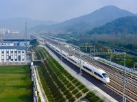 開通滿月發送旅客75.4萬人次，杭黃高鐵拉升沿線鄉村笑顏