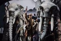 《最后一頭戰象》登臺國家大劇院,3.2米的巨型象偶等比例復原亞洲象 《最后一頭戰象》登臺國家大劇院,3.2米的巨型象偶等比例復原亞洲象