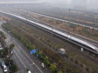 17輛編組超長版復興號動車組今日上線,“綠巨人”將代替“綠皮車”跑春運 17輛編組超長版復興號動車組今日上線,“綠巨人”將代替“綠皮車”跑春運