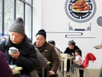 虹口這家市民驛站越來越鬧猛，老人一日三餐在這里吃，還有各種活動“白相”