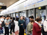 童聲語音播報、智能全息信號墻……地鐵客運服務“金點子”頻現 童聲語音播報、智能全息信號墻……地鐵客運服務“金點子”頻現