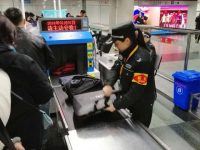 上海地鐵安檢不給力？春節查獲314件危險品！面對乘客質疑不解，安檢員們在想什么？